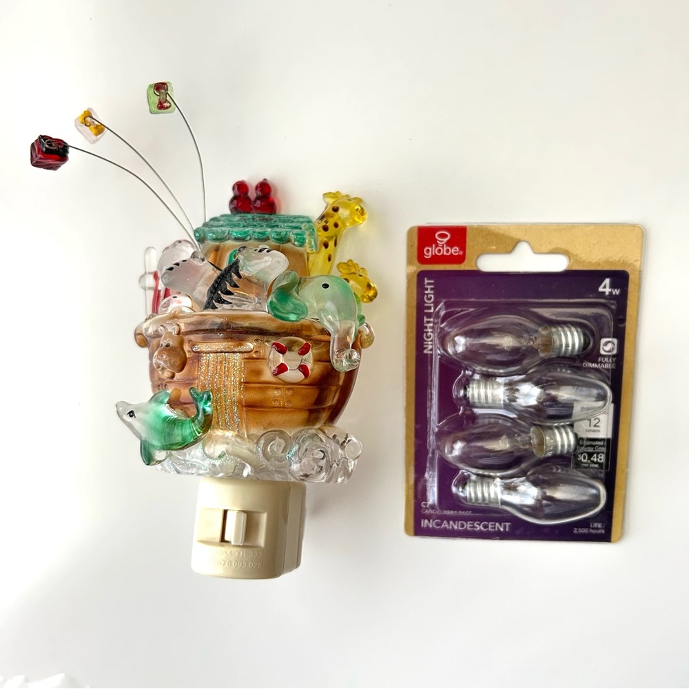 Kids Noah's Ark Night Light with On/Off Switch & Package of Replacement Bulbs